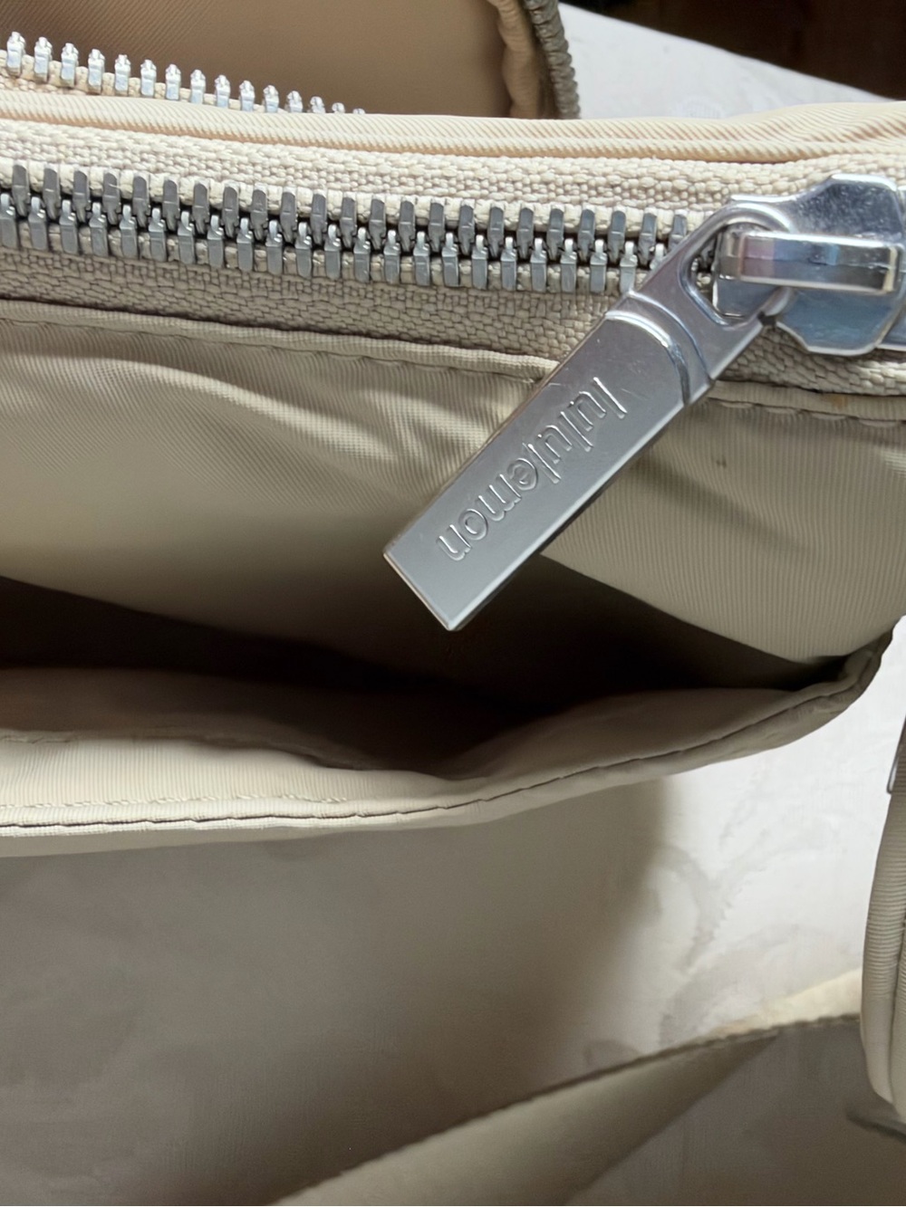 Lululemon Crossbody with Nano Pouch 2L Cream/Beige Shoulder Bag - Picture 8 of 11